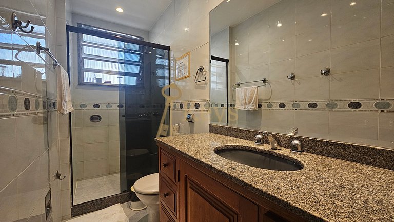 Prime Location! 3 Bedroom Flat by Copacabana Beach