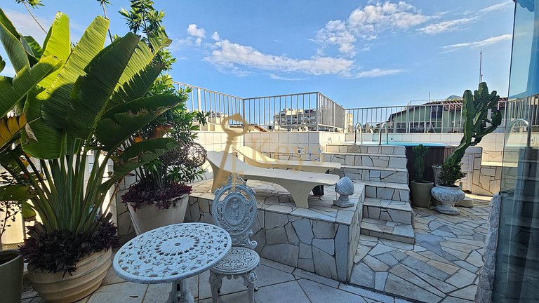 Piscina com Vista - Quarto em Cobertura Duplex