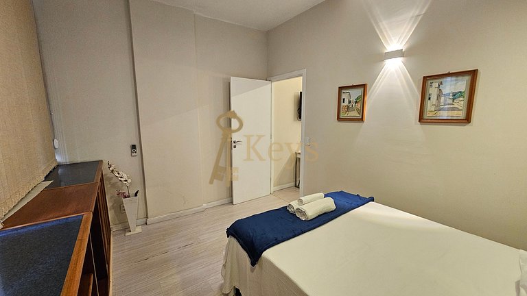 Studio Blue Copacabana w/ AC | 5 min to Beach