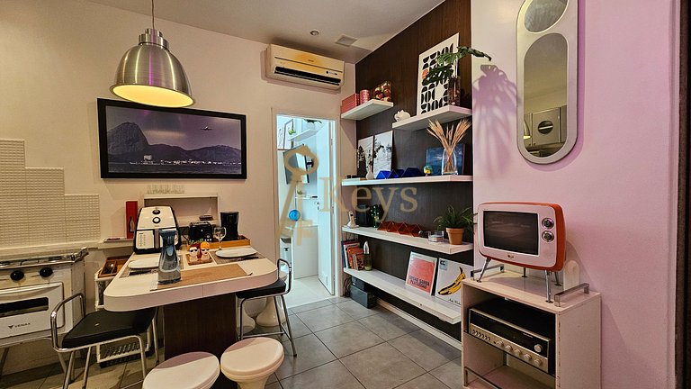 Studio w/ AC | Bossa Chic 5 min to Beach