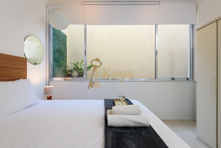 Bossa Chic Studio w/ AC |  5 min to Beach