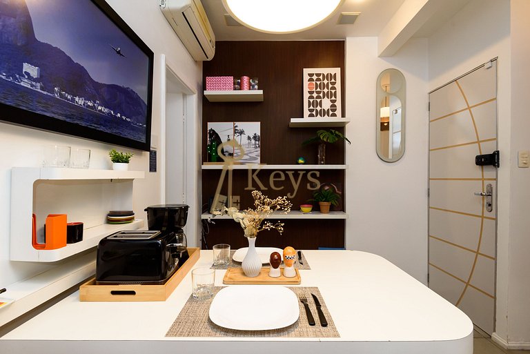 Bossa Chic Studio w/ AC |  5 min to Beach