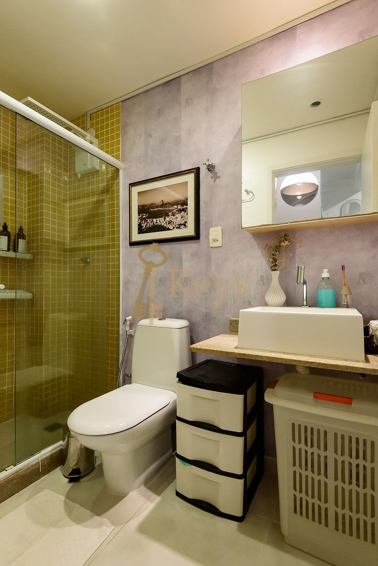 Bossa Chic Studio w/ AC |  5 min to Beach