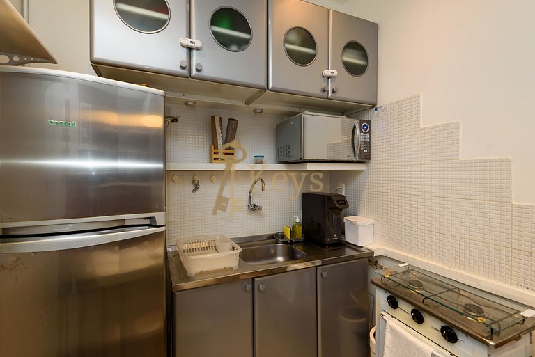 Bossa Chic Studio w/ AC |  5 min to Beach