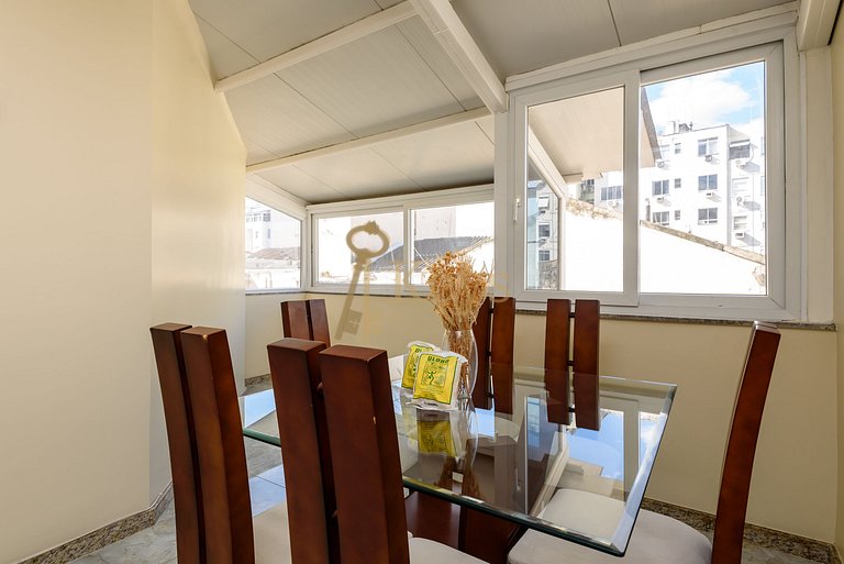 Modern & Quiet 2-BDR | 5 Min to Copacabana Beach