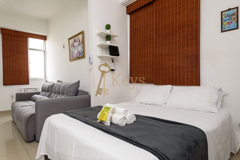 Cozy Studio | One Block from Copacabana Beach