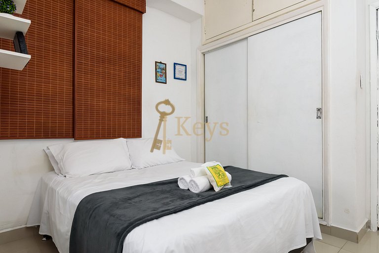 Cozy Studio | One Block from Copacabana Beach