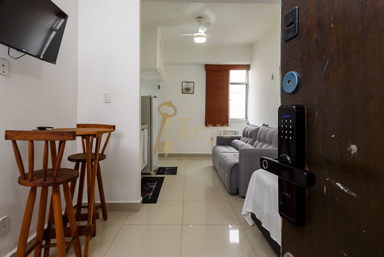 Cozy Studio | One Block from Copacabana Beach
