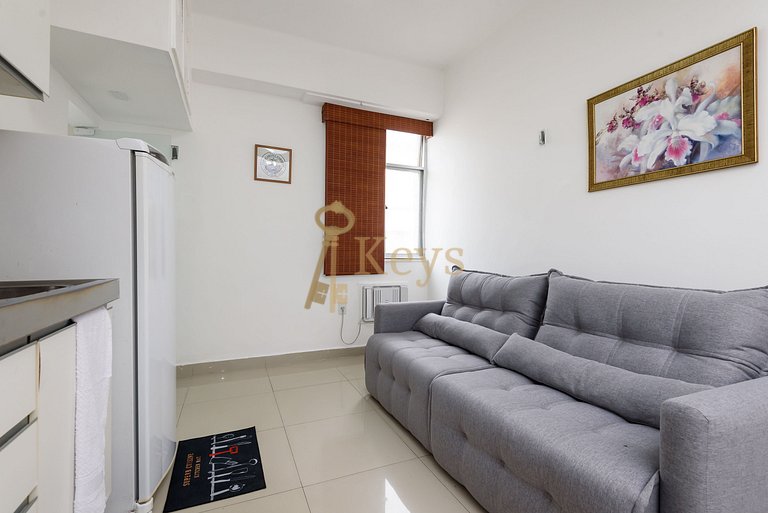 Cozy Studio | One Block from Copacabana Beach
