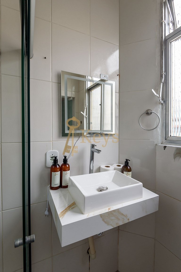 Cozy Studio | One Block from Copacabana Beach