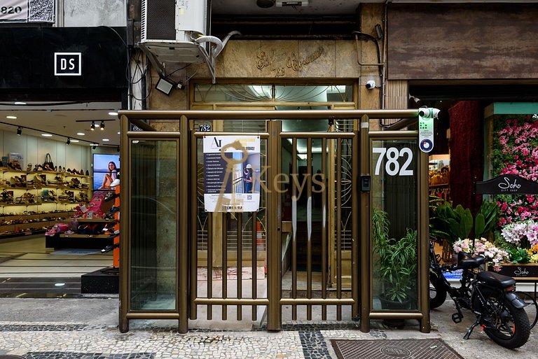 Modern and Quiet in Copacabana | 5 Minutes from the Beach