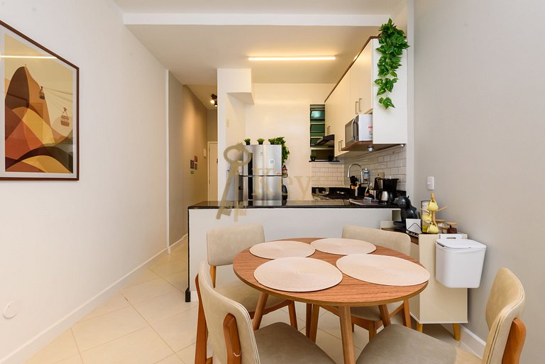Copacabana Ocean w/ AC 5 min from the Beach