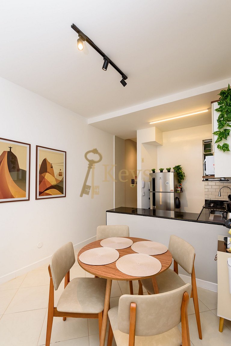 Copacabana Ocean w/ AC 5 min from the Beach