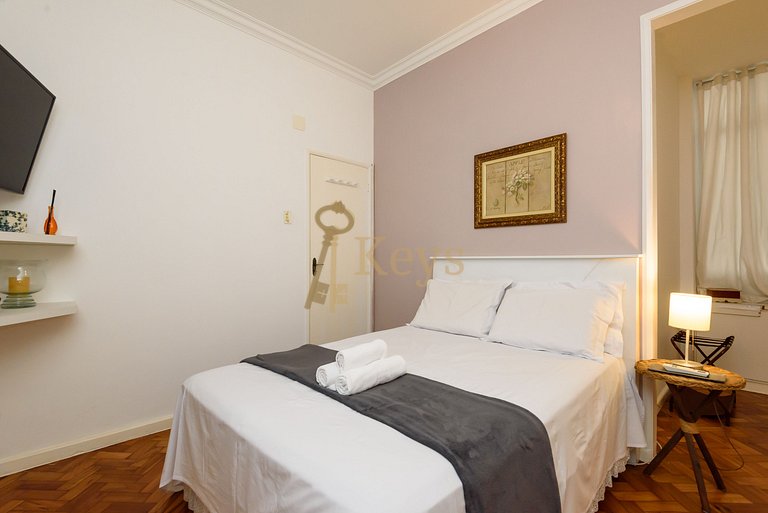 Copacabana 2BR One Block from the Beach