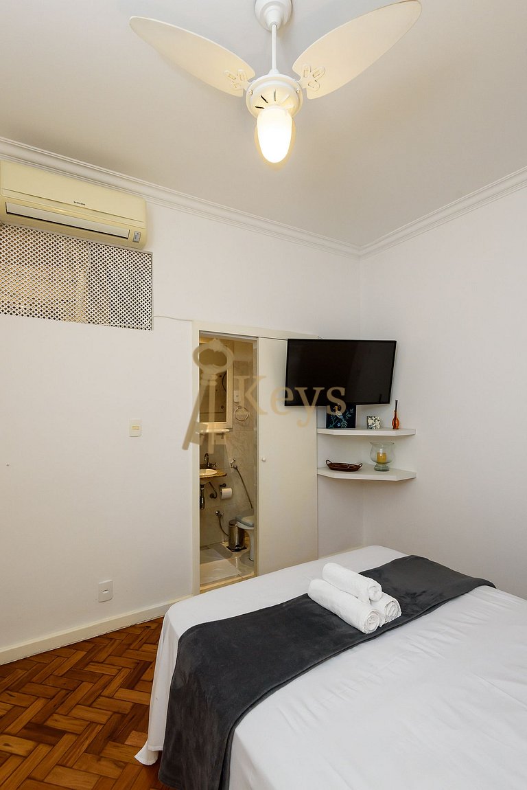 Copacabana 2BR One Block from the Beach