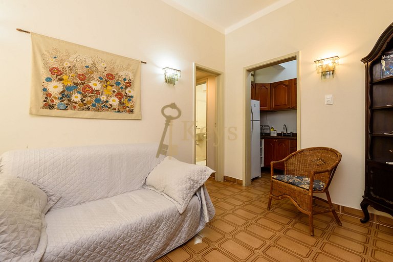 Studio Copacabana 1 Block from the Beach